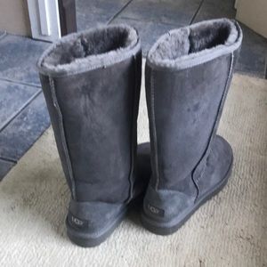 UGG women’s 10 classic tall boots